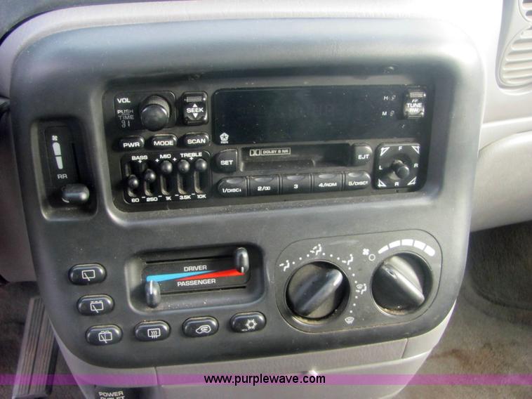 image for item 6826 2000 Dodge Grand Caravan LE mini van