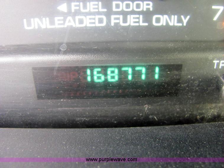 image for item 6826 2000 Dodge Grand Caravan LE mini van