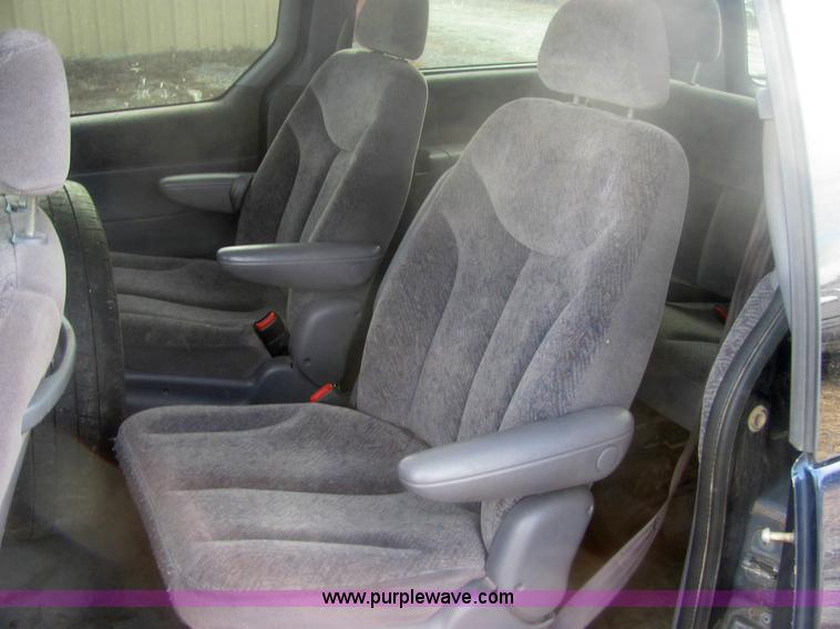 image for item 6826 2000 Dodge Grand Caravan LE mini van