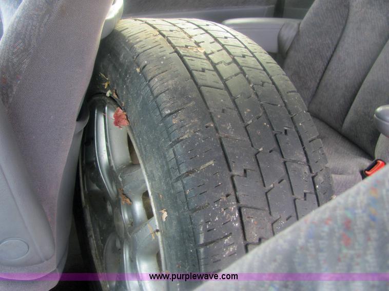 image for item 6826 2000 Dodge Grand Caravan LE mini van