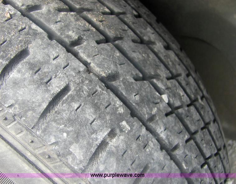 image for item 6826 2000 Dodge Grand Caravan LE mini van