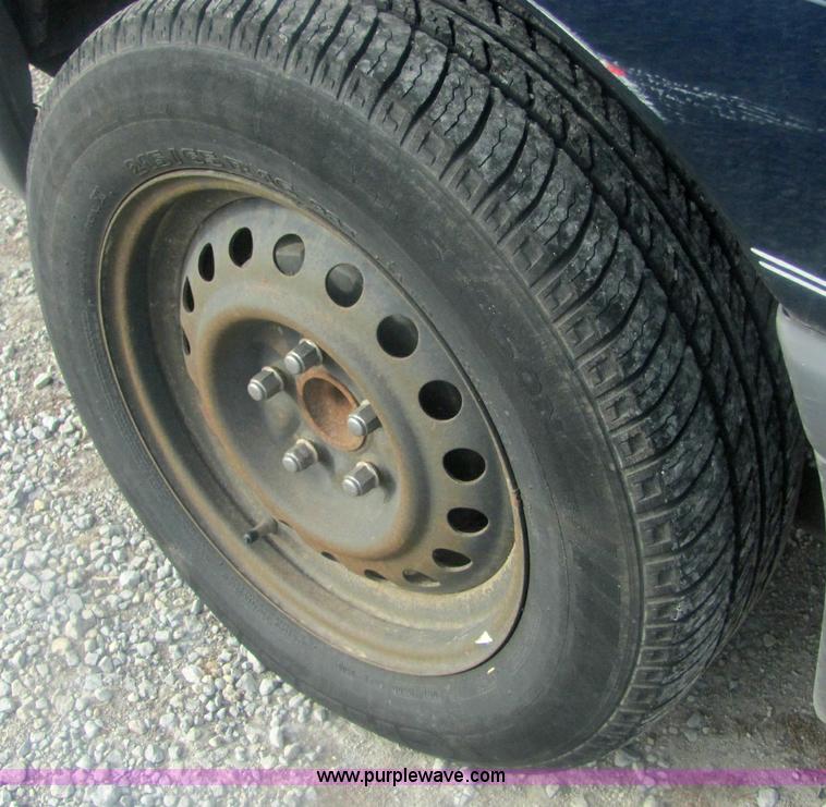 image for item 6826 2000 Dodge Grand Caravan LE mini van