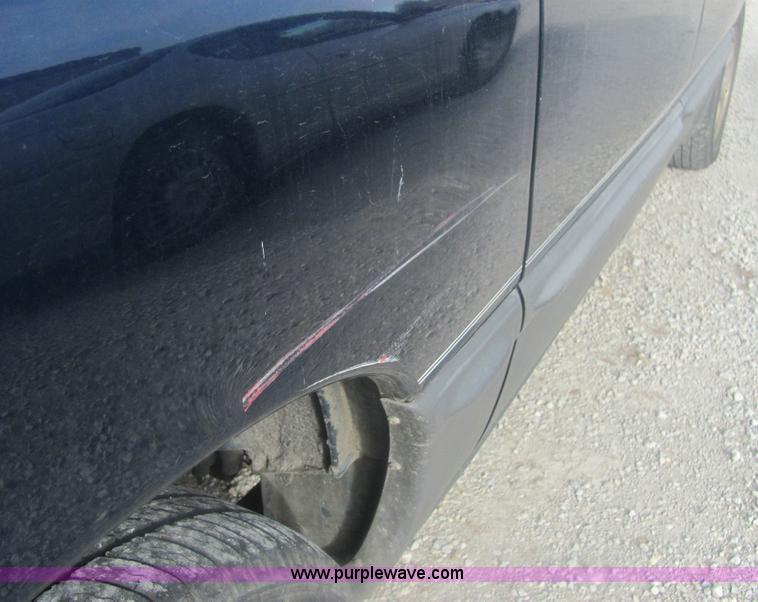 image for item 6826 2000 Dodge Grand Caravan LE mini van