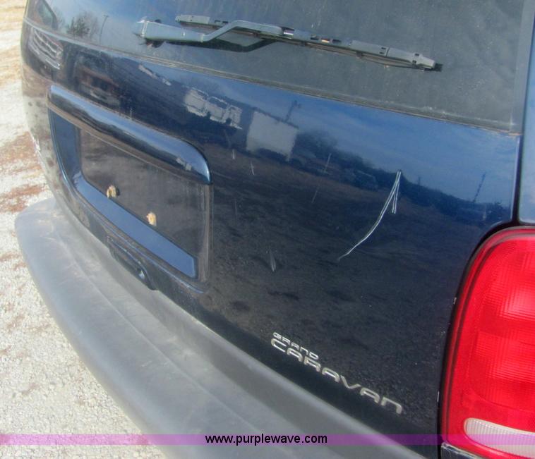 image for item 6826 2000 Dodge Grand Caravan LE mini van
