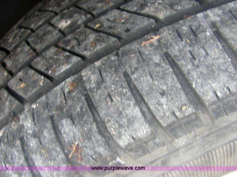 image for item 6826 2000 Dodge Grand Caravan LE mini van