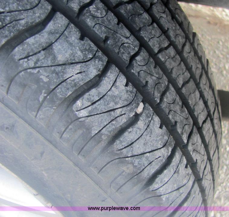 image for item 6826 2000 Dodge Grand Caravan LE mini van