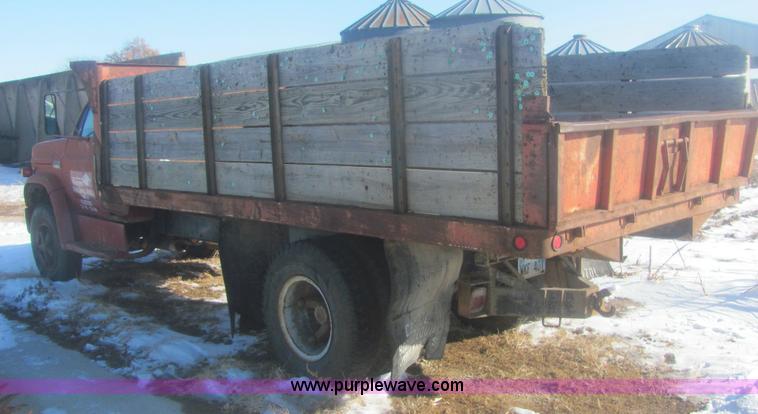 image for item 6831 1976 Chevrolet C60 dump truck