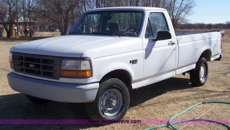 image for item 7331 1994 Ford F150 XL pickup truck