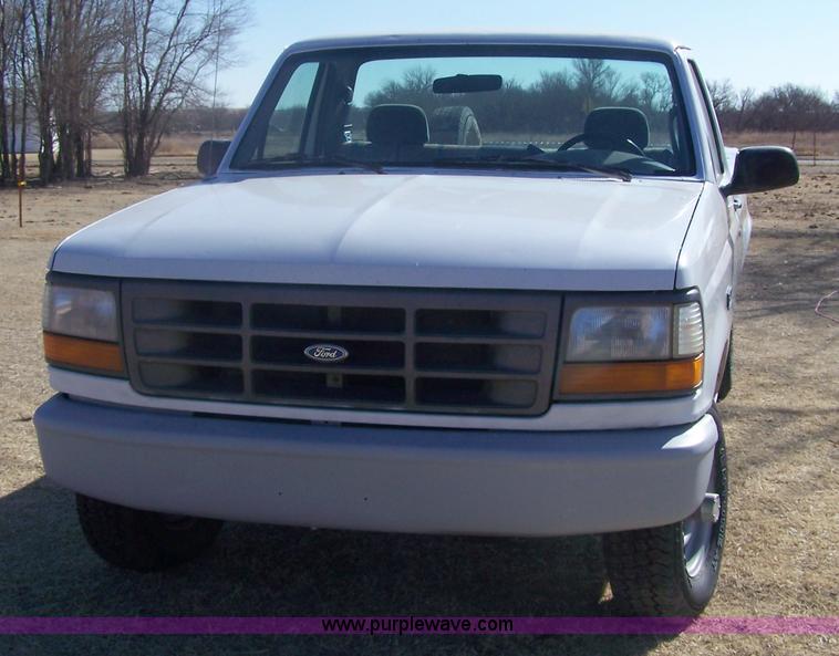 image for item 7331 1994 Ford F150 XL pickup truck