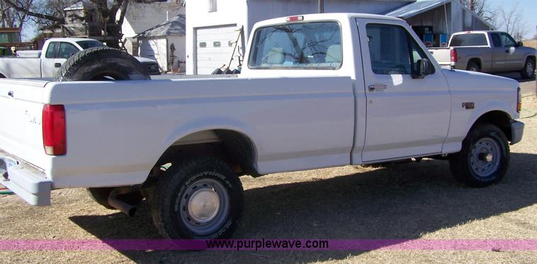 image for item 7331 1994 Ford F150 XL pickup truck