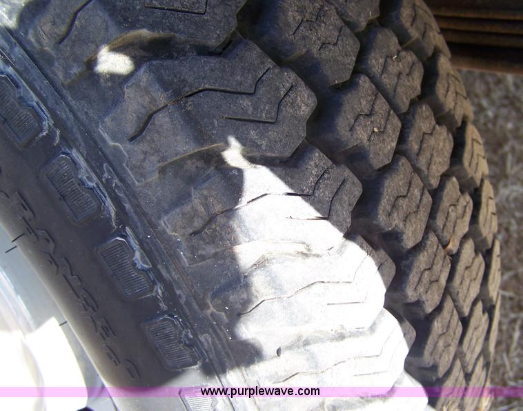 image for item 7331 1994 Ford F150 XL pickup truck