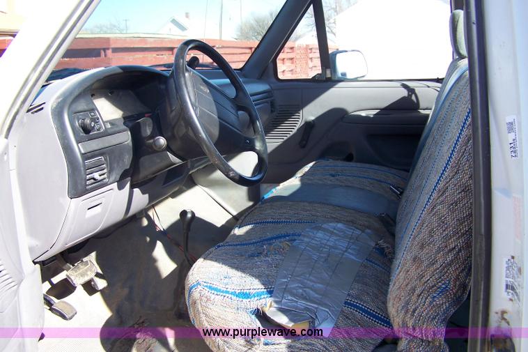 image for item 7331 1994 Ford F150 XL pickup truck