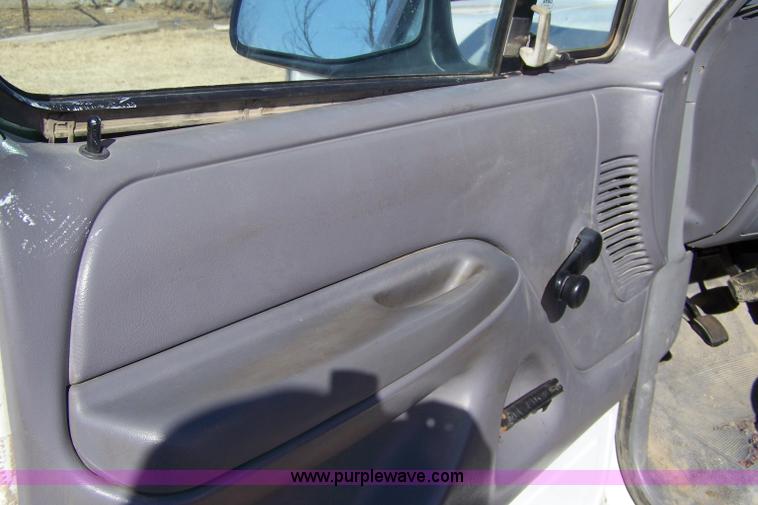 image for item 7331 1994 Ford F150 XL pickup truck