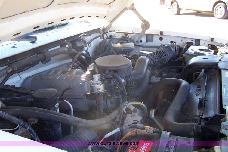 image for item 7331 1994 Ford F150 XL pickup truck