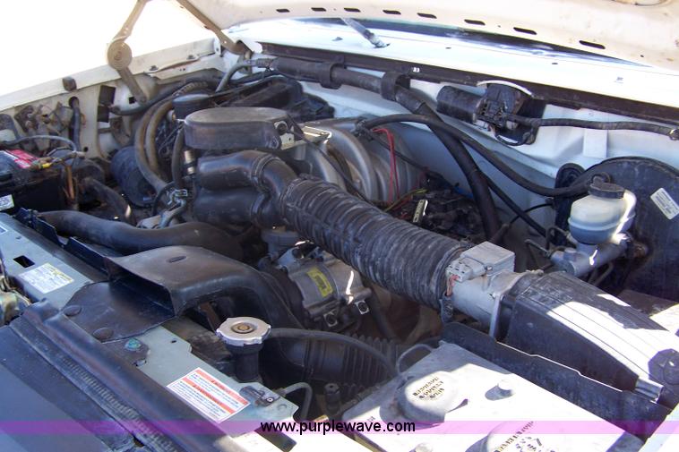 image for item 7331 1994 Ford F150 XL pickup truck