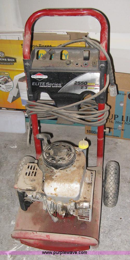 image for item 8195 Briggs & Stratton Elite Series pressure washer