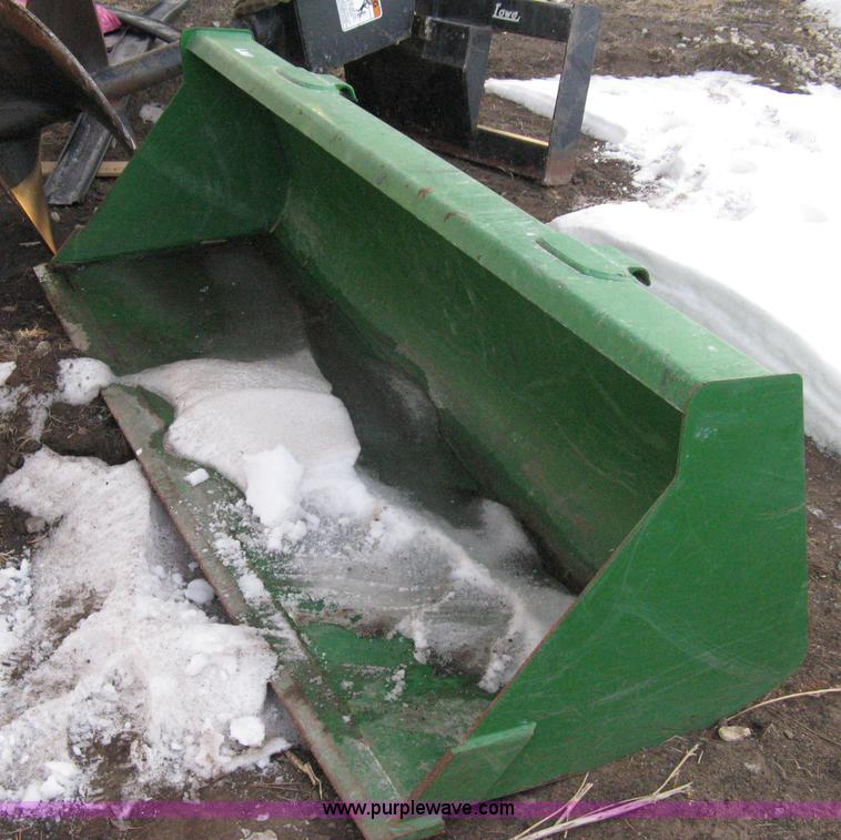 image for item 8197 John Deere 75" quick attach bucket
