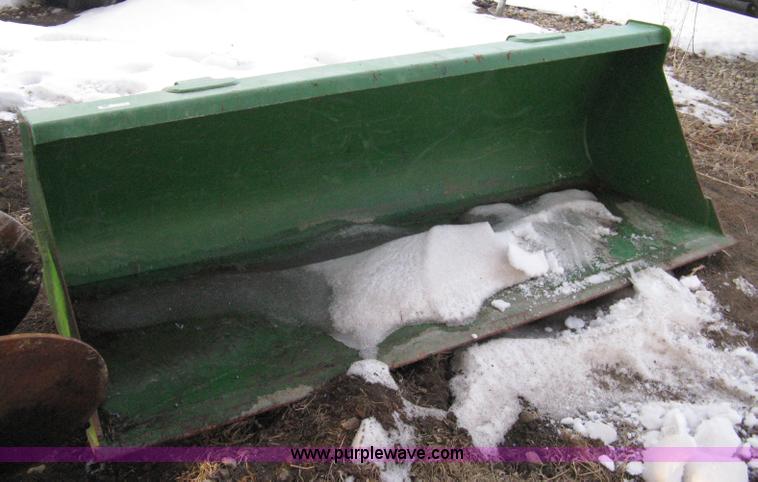 image for item 8197 John Deere 75" quick attach bucket