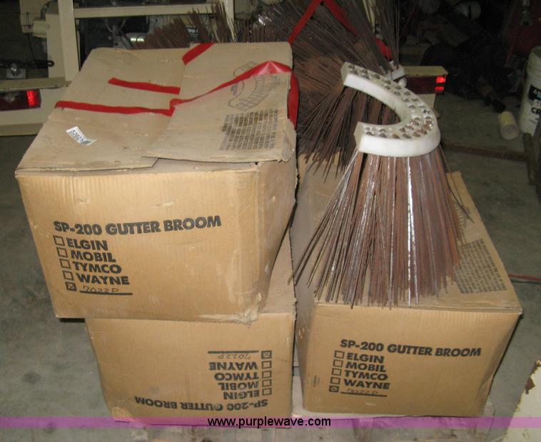 image for item 8202 (15) new SP200 gutter brooms