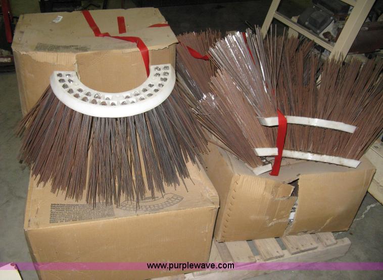 image for item 8202 (15) new SP200 gutter brooms