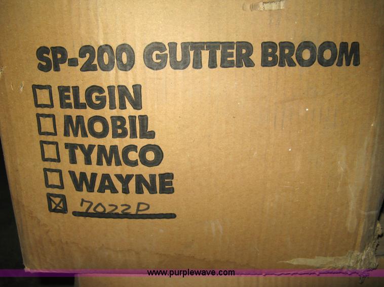 image for item 8202 (15) new SP200 gutter brooms
