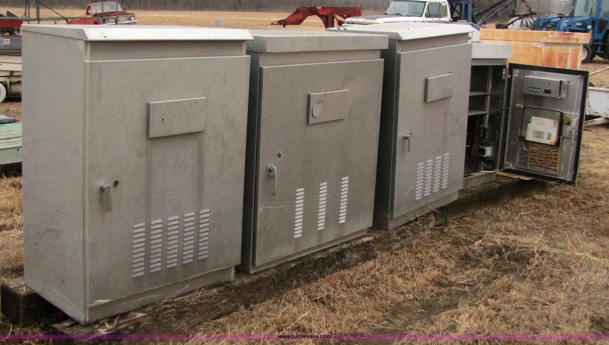 (5) assorted traffic light boxes in Caney, KS Item 3580 sold Purple