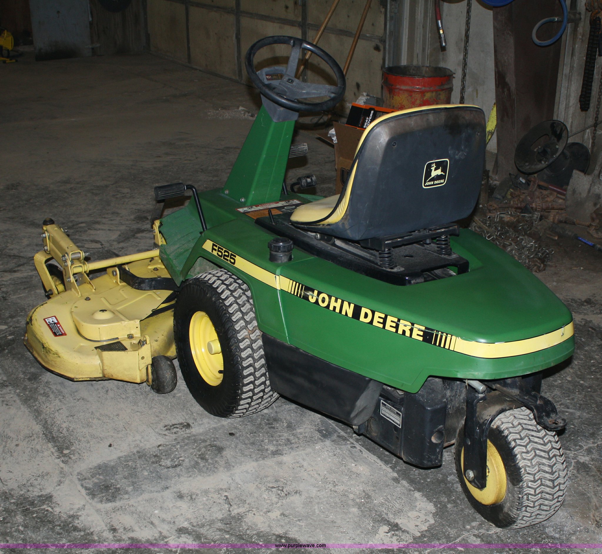 1995 John Deere F525 lawn mower in Lansing, KS Item 4778 sold Purple Wave
