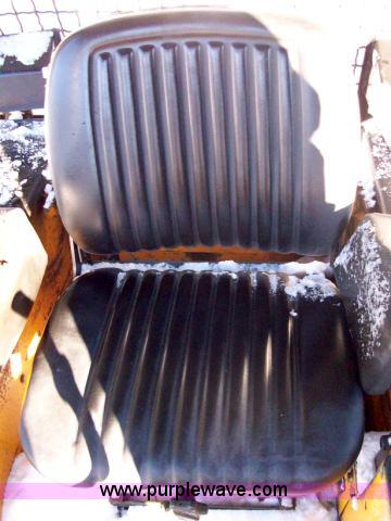 image for item 1000 1989 John Deere 550G dozer