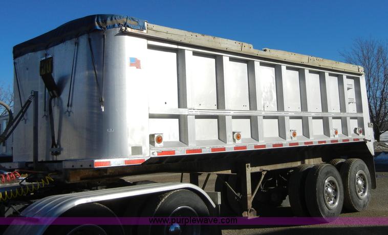 image for item 2140 1985 Cobra 22' end dump trailer