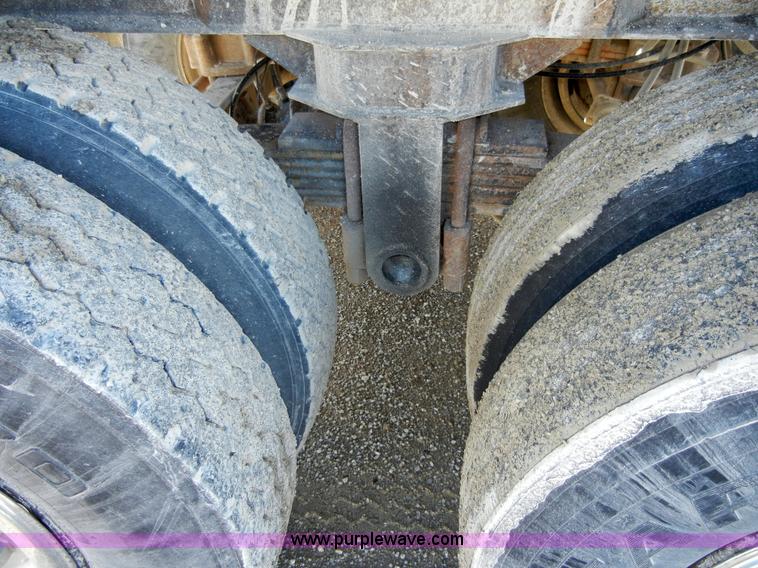 image for item 2140 1985 Cobra 22' end dump trailer