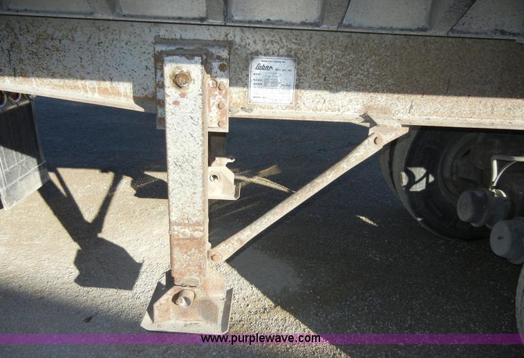 image for item 2140 1985 Cobra 22' end dump trailer