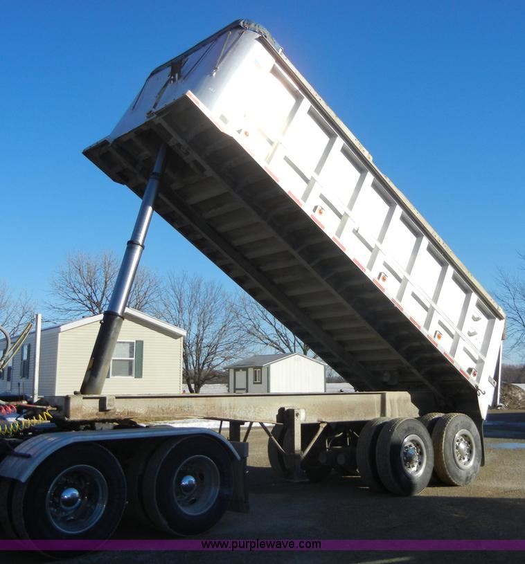image for item 2140 1985 Cobra 22' end dump trailer