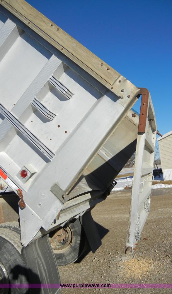 image for item 2140 1985 Cobra 22' end dump trailer