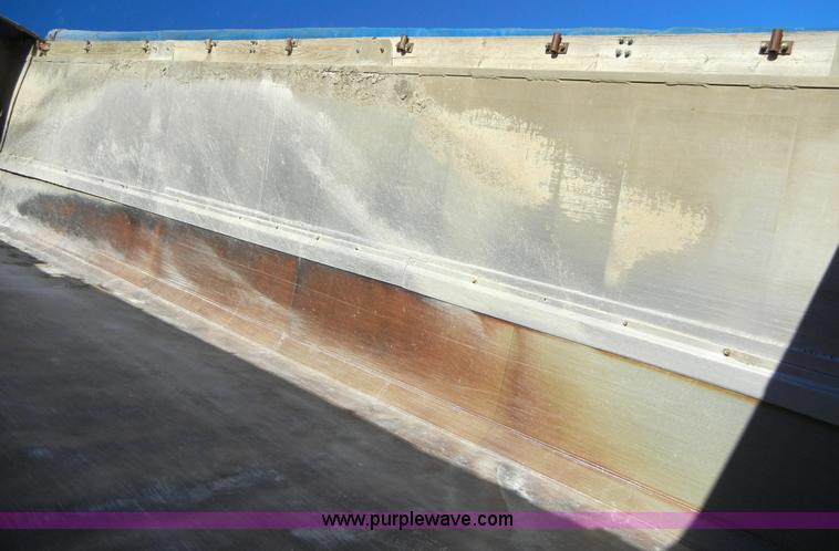 image for item 2140 1985 Cobra 22' end dump trailer