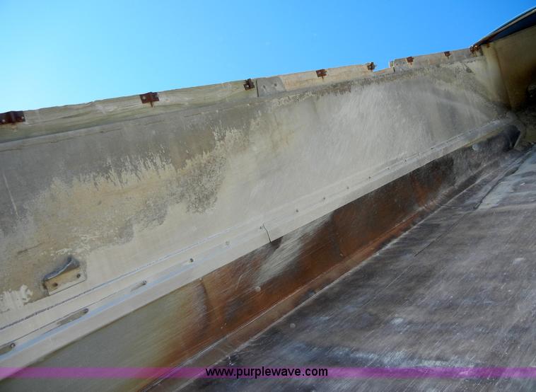 image for item 2140 1985 Cobra 22' end dump trailer