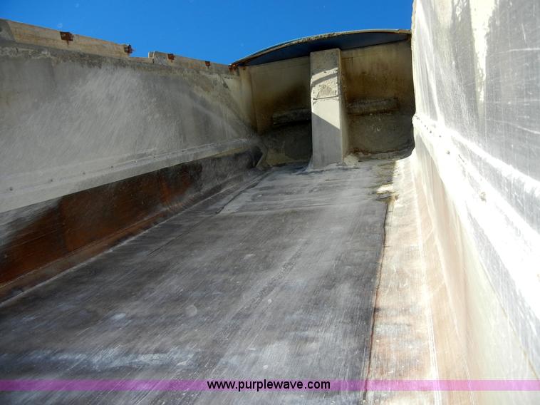 image for item 2140 1985 Cobra 22' end dump trailer