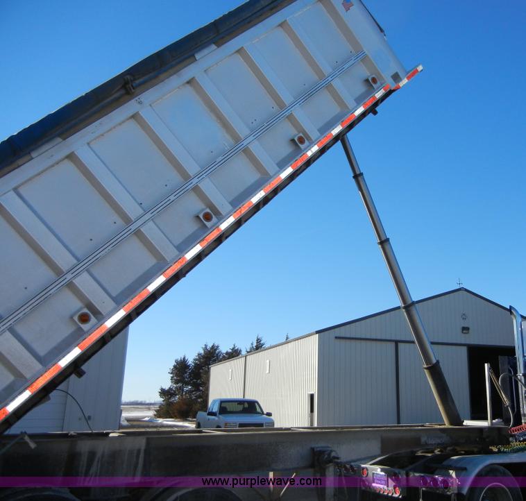 image for item 2140 1985 Cobra 22' end dump trailer