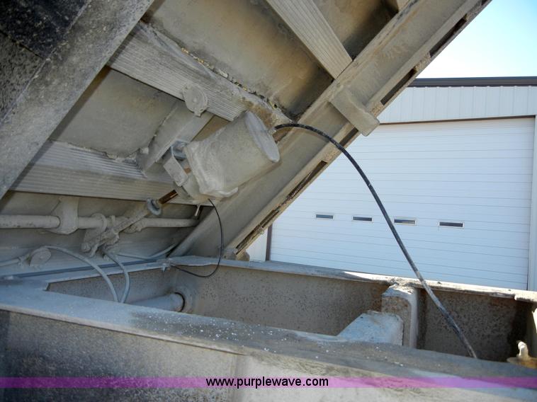 image for item 2140 1985 Cobra 22' end dump trailer