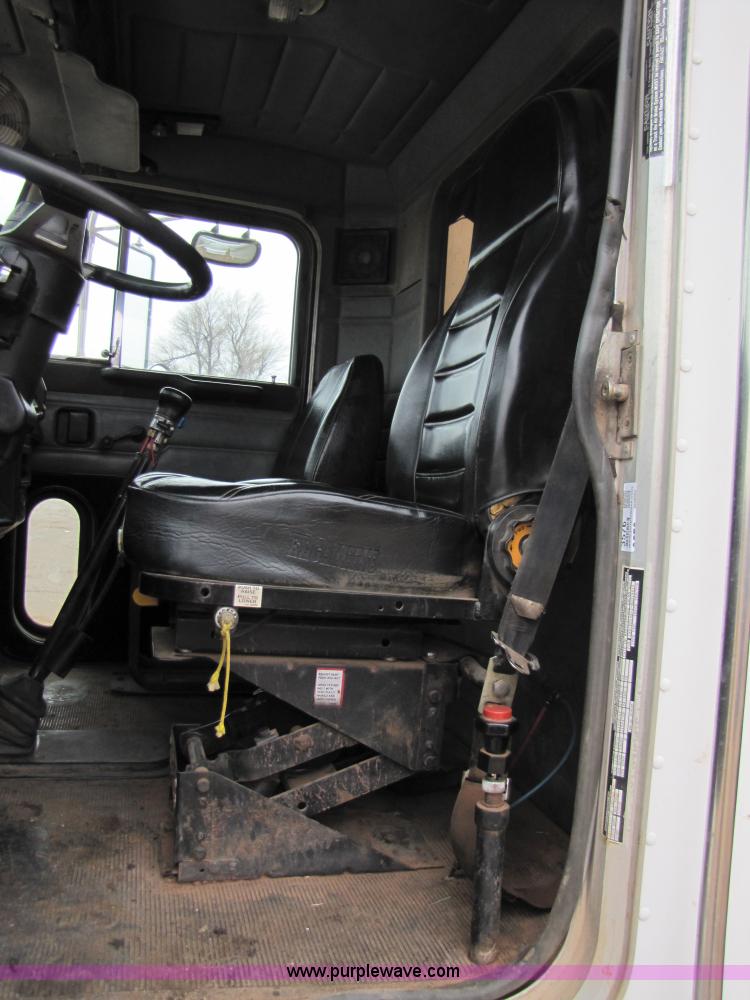 image for item 3576 1992 Peterbilt 378 dump truck