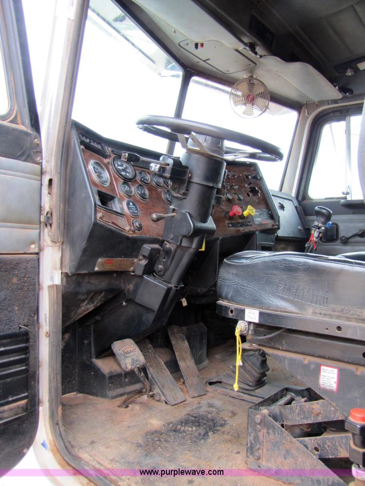 image for item 3576 1992 Peterbilt 378 dump truck