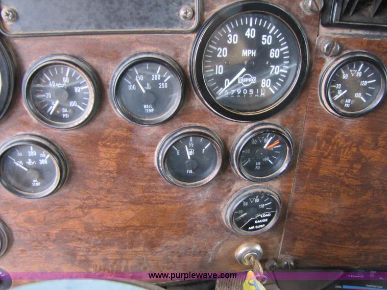 image for item 3576 1992 Peterbilt 378 dump truck