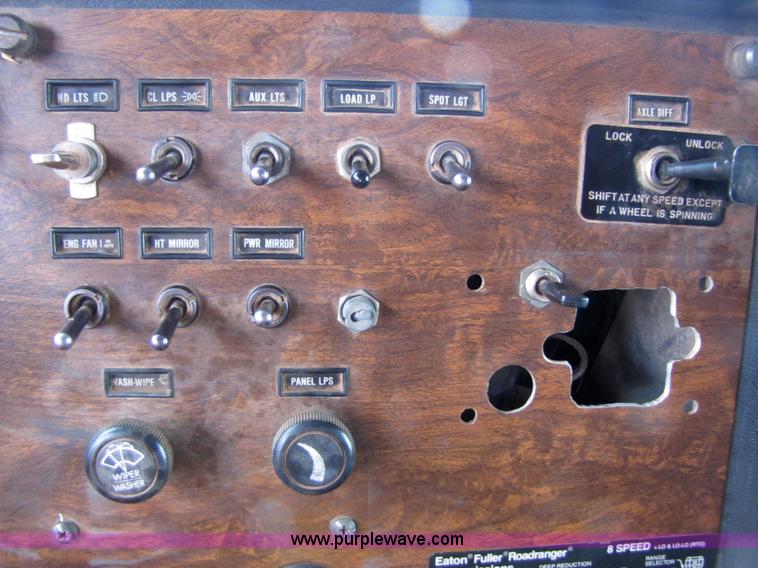 image for item 3576 1992 Peterbilt 378 dump truck