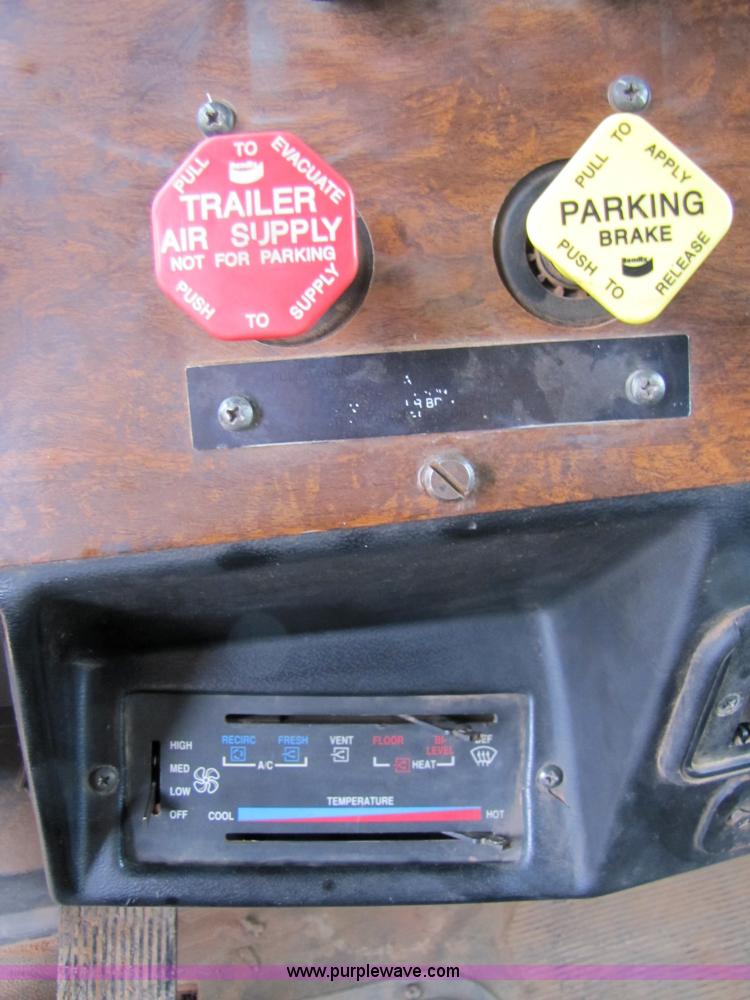 image for item 3576 1992 Peterbilt 378 dump truck