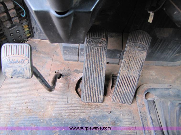 image for item 3576 1992 Peterbilt 378 dump truck