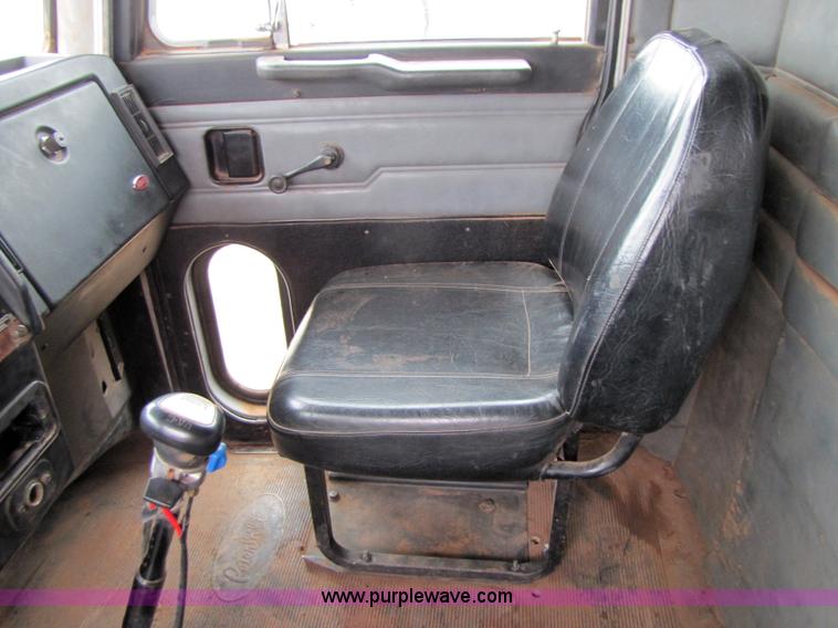 image for item 3576 1992 Peterbilt 378 dump truck