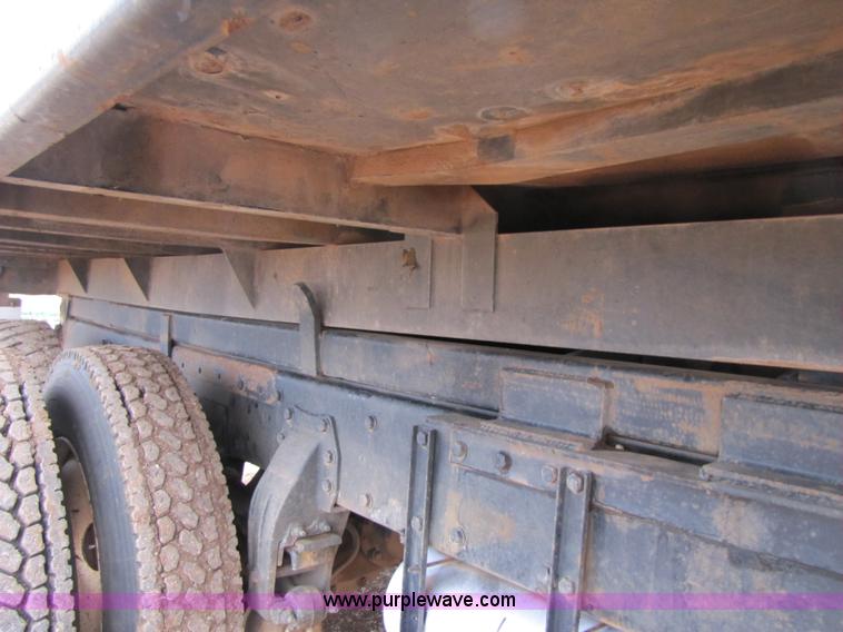 image for item 3576 1992 Peterbilt 378 dump truck