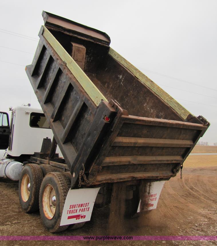 image for item 3576 1992 Peterbilt 378 dump truck