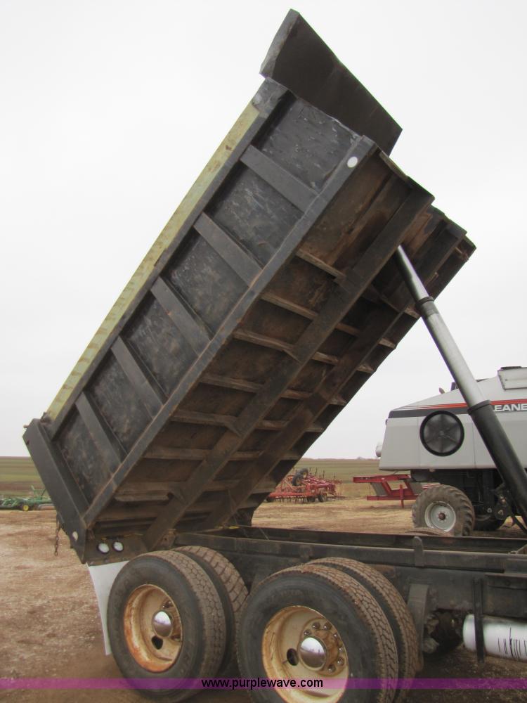 image for item 3576 1992 Peterbilt 378 dump truck