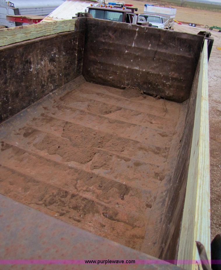 image for item 3576 1992 Peterbilt 378 dump truck