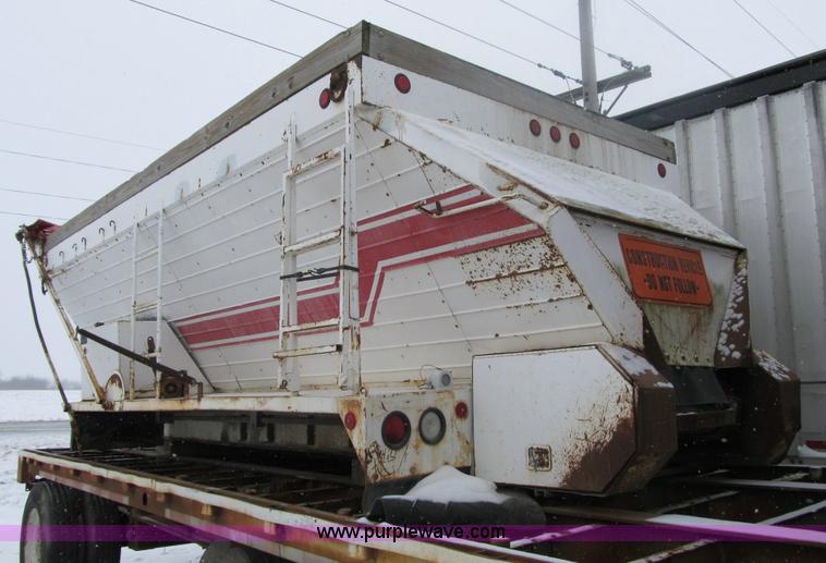 image for item 4003 1992 Flow Boy TB-500 live bottom box for truck mount